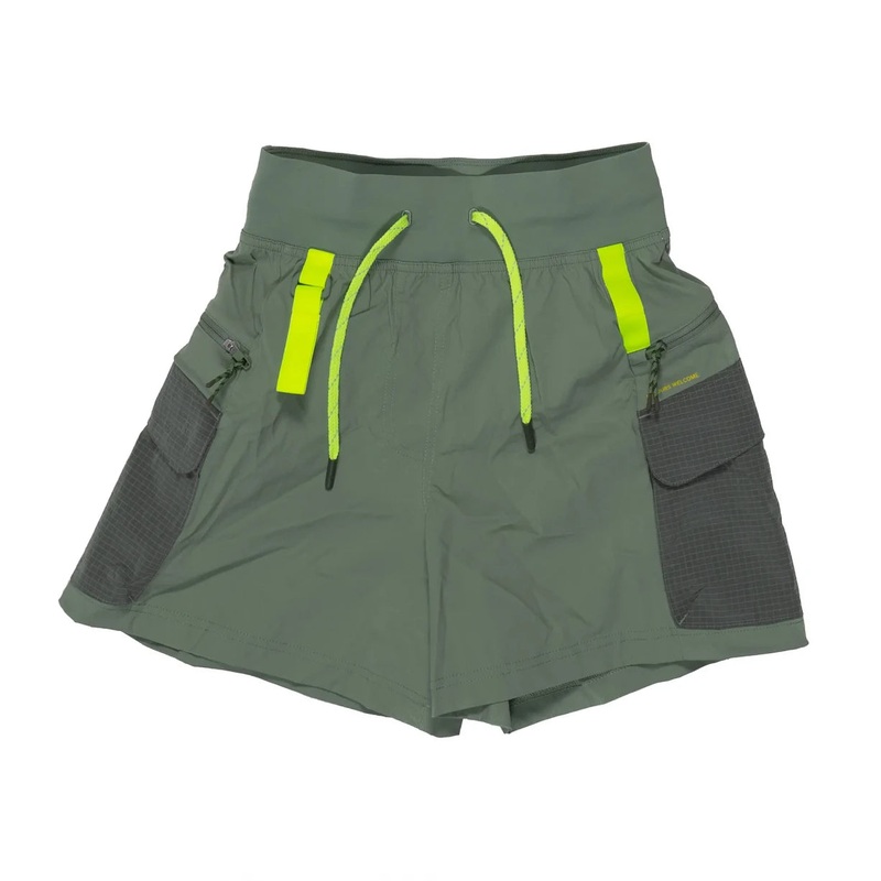 Lululemon Multi-Pocket Cargo High-Rise Hiking Short 5 - Women's